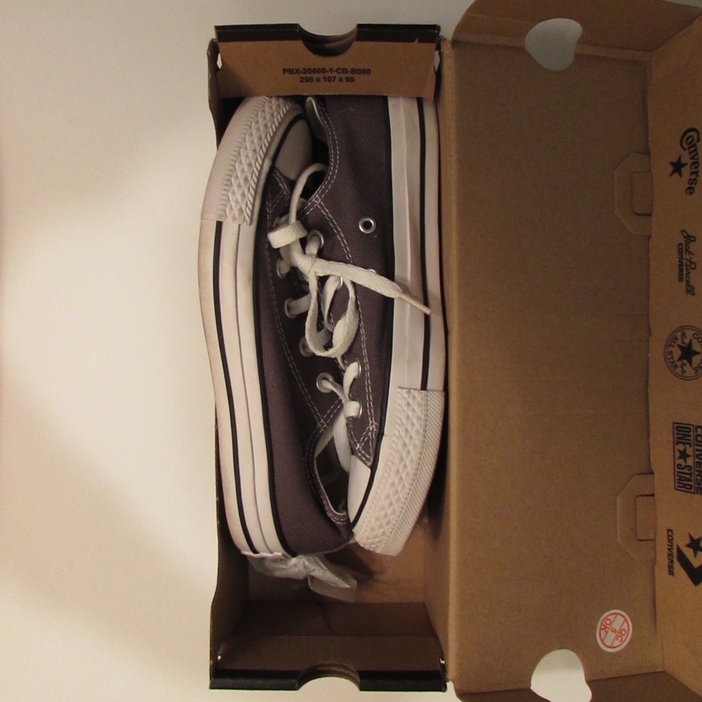 Nearly New Gray Low Top Converse